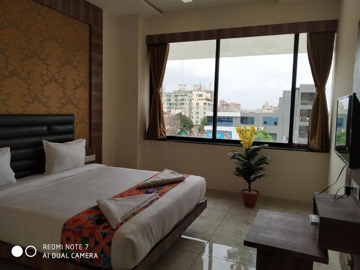 Hotel Krishna Palace Ананд Экстерьер фото