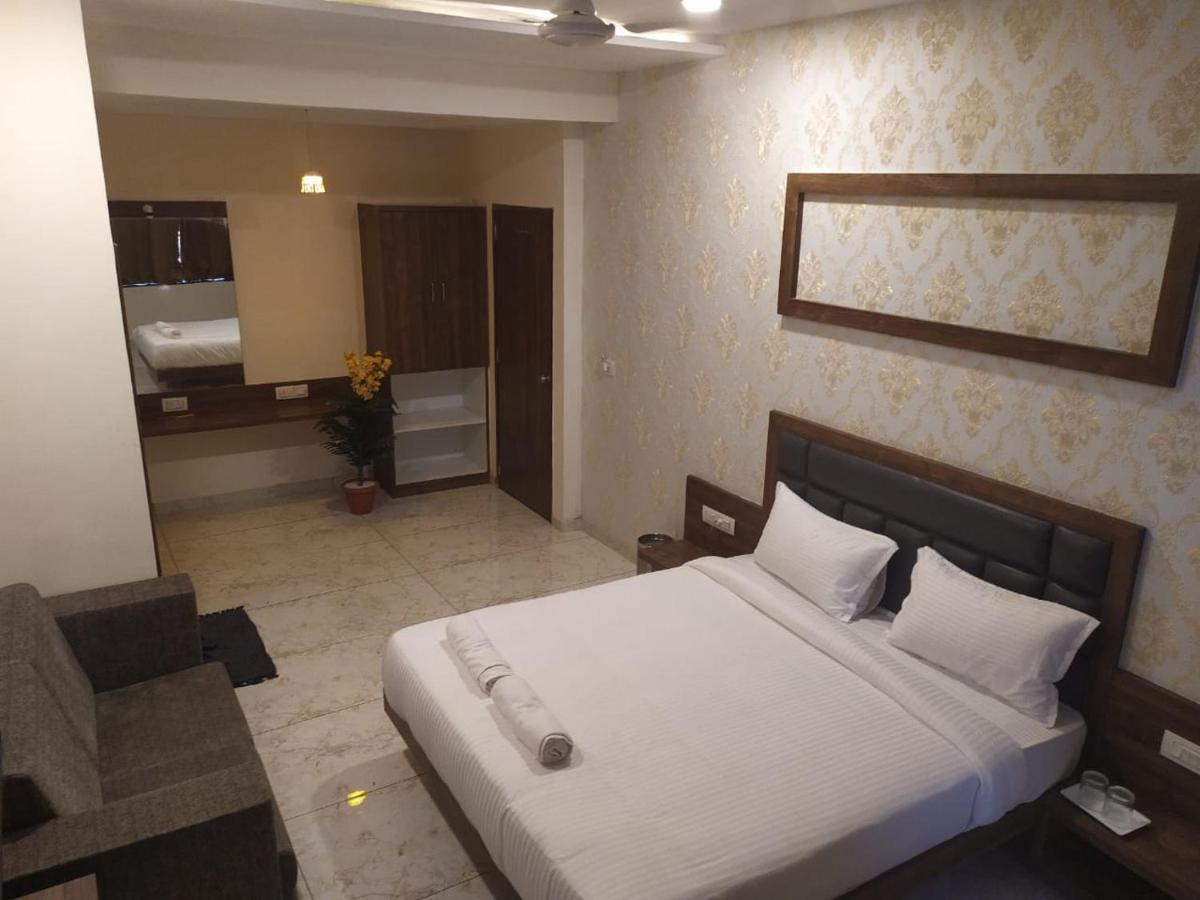 Hotel Krishna Palace Ананд Экстерьер фото